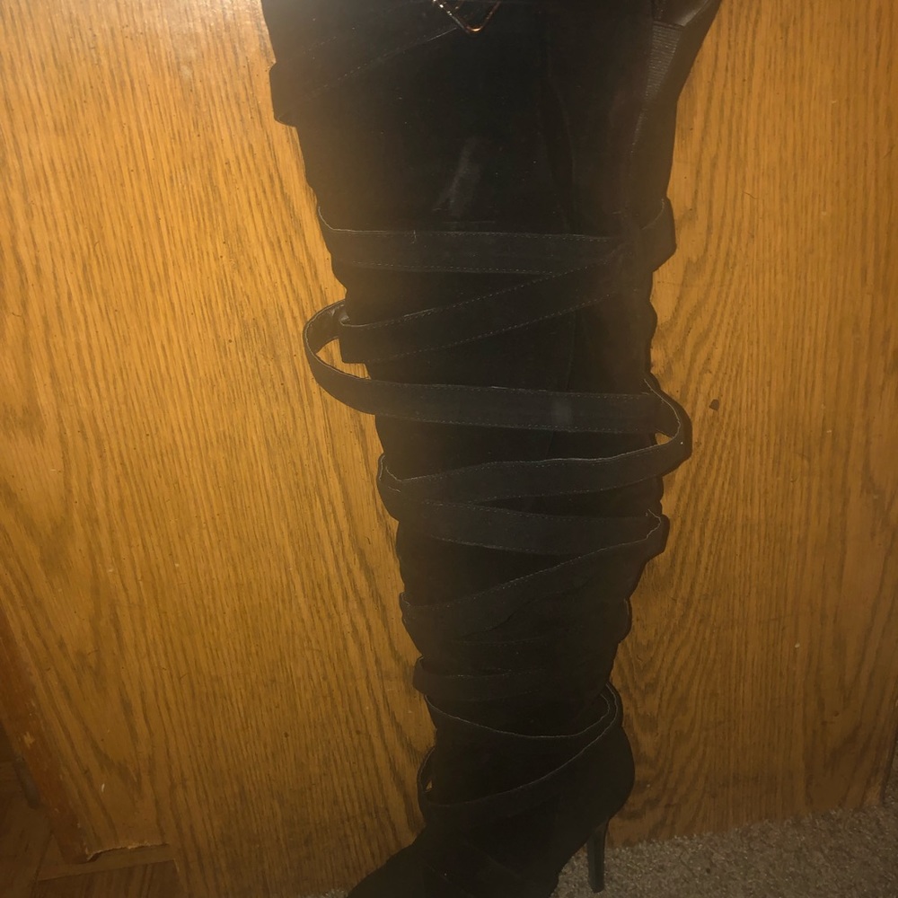 Boots - Picture 5 of 7